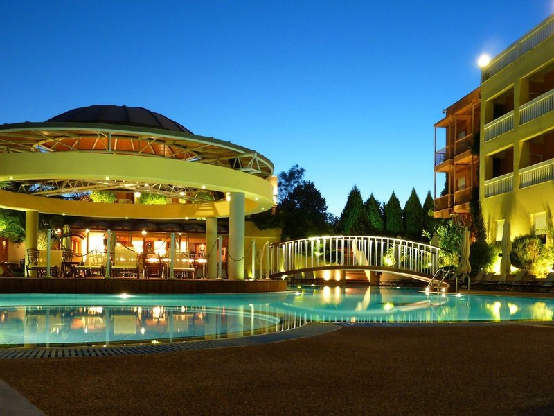Ambassador Hotel 14
