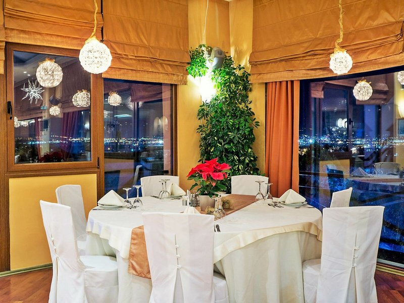 Ambassador Hotel 24