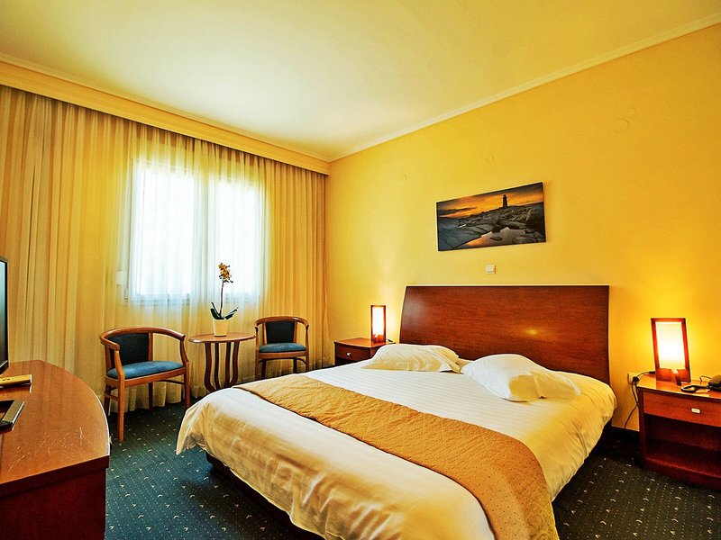 Ambassador Hotel 36