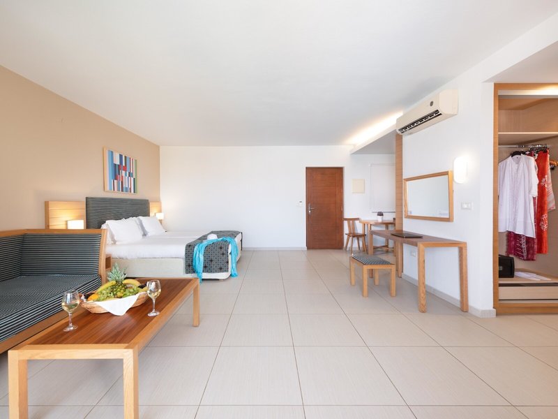 Iolida Beach 48