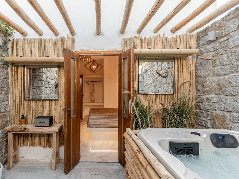 Naxian Serenity Suites 10