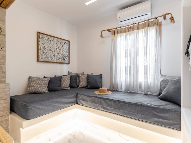 Naxian Serenity Suites 41