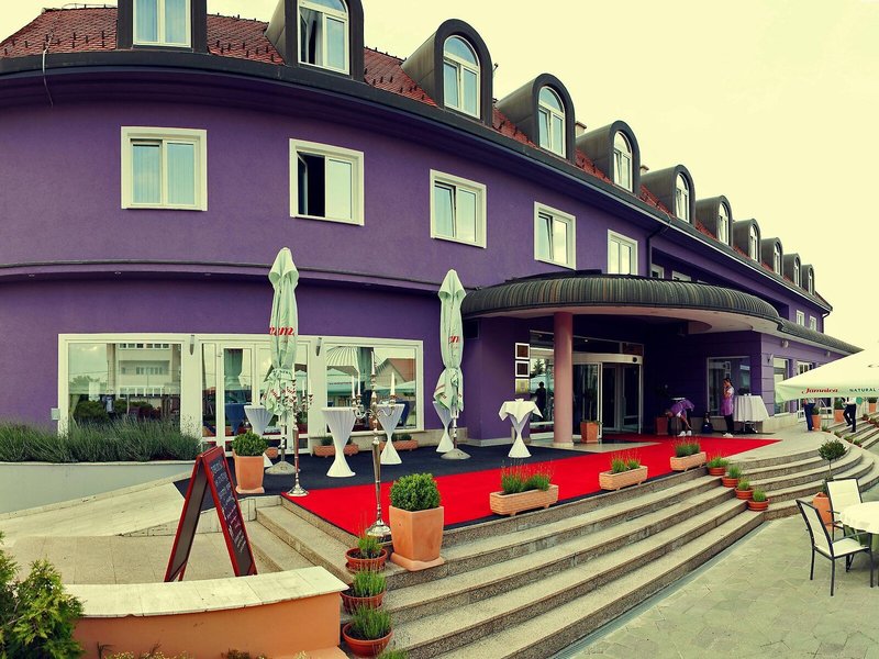 Phoenix Hotel 3