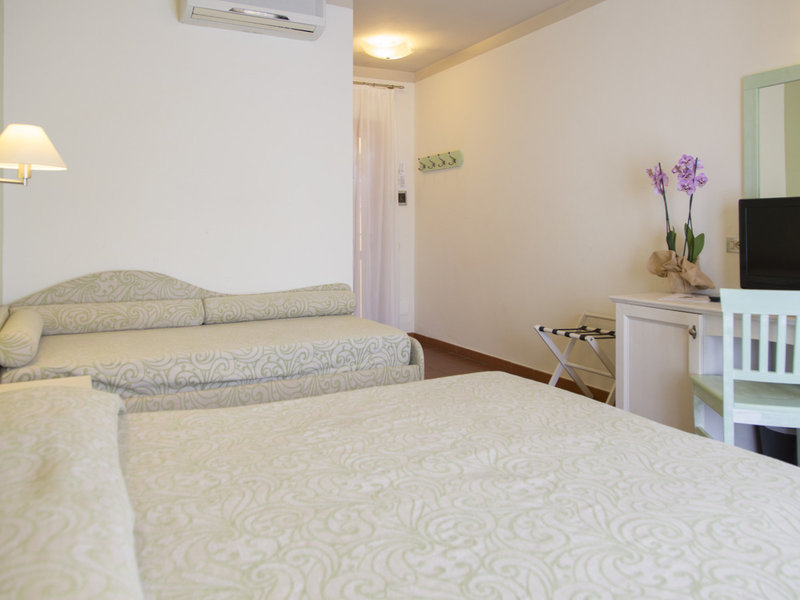Blu Hotel Laconia Village 18