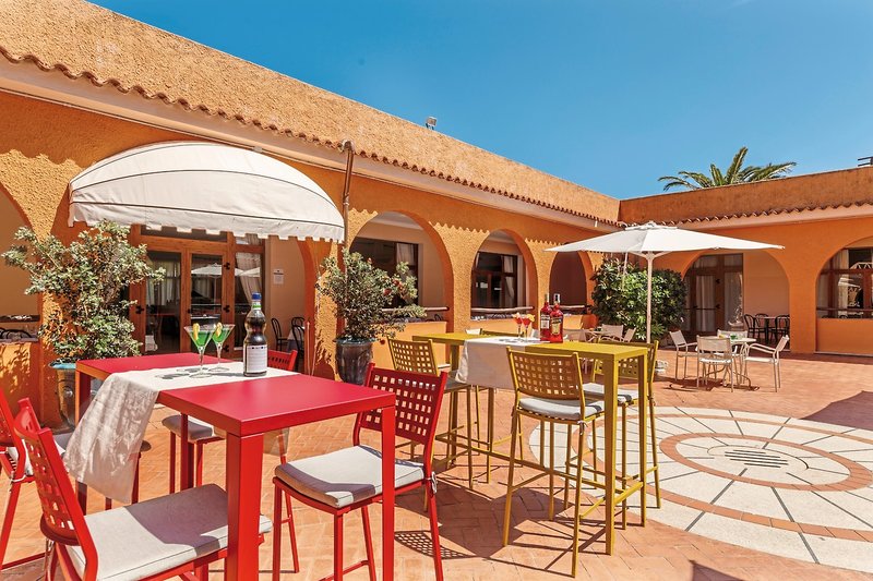 Blu Hotel Laconia Village 10