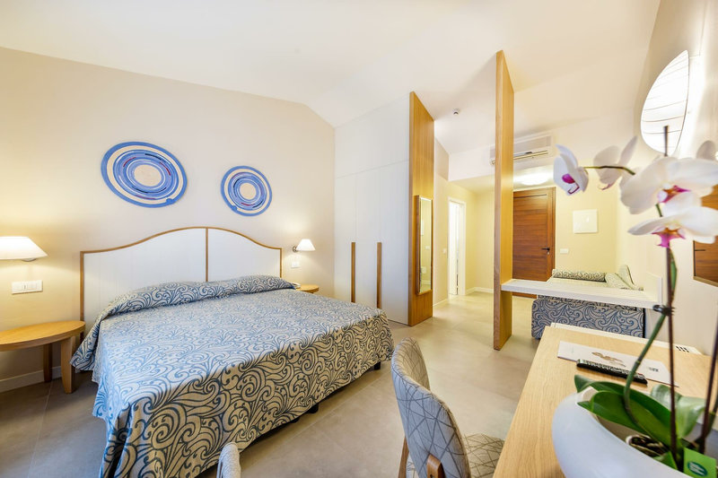 Blu Hotel Laconia Village 5