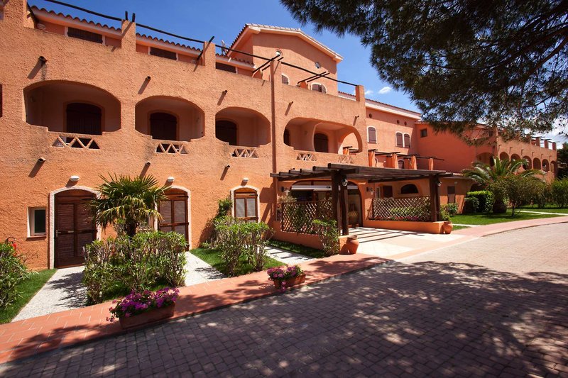Blu Hotel Laconia Village 3