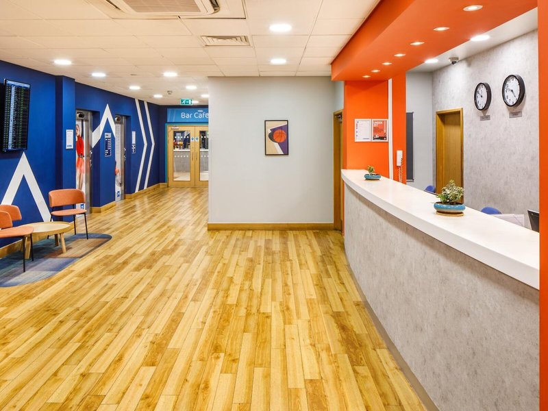 Travelodge London Heathrow Central 4 - Bar