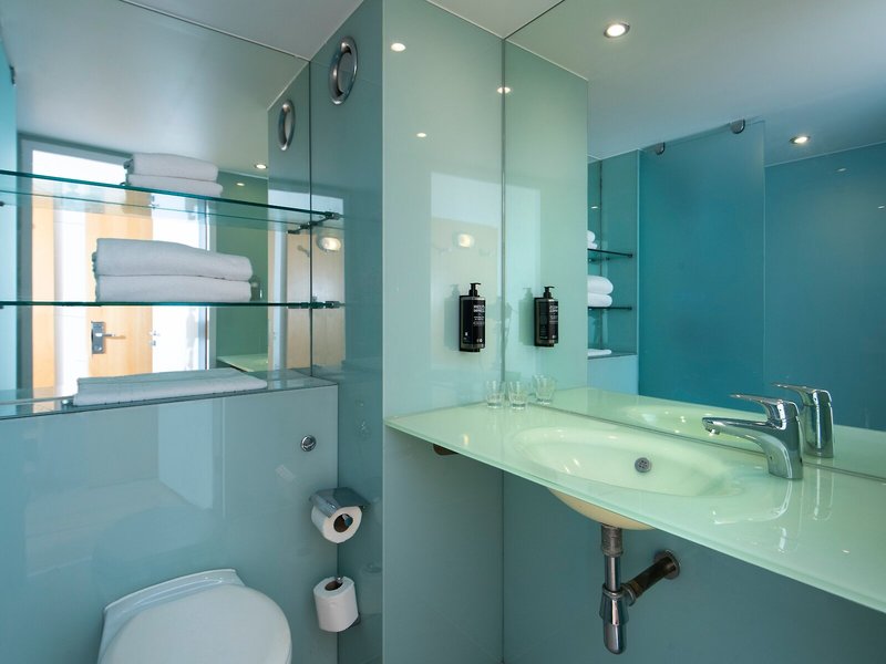 Hotel Ibis Styles Haydock 34 - Bathroom Example