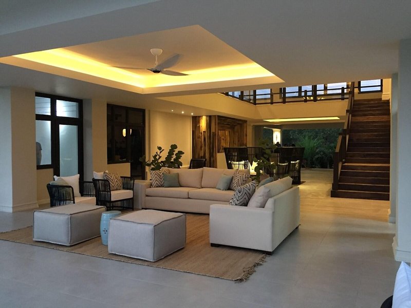 The Cliff Hotel 23