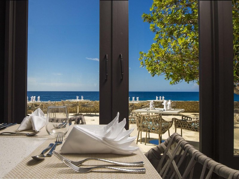 The Cliff Hotel 33