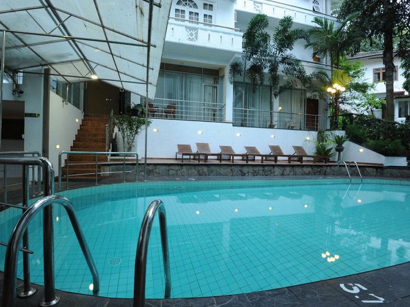 Oak Ray Serene Garden Hotel 2