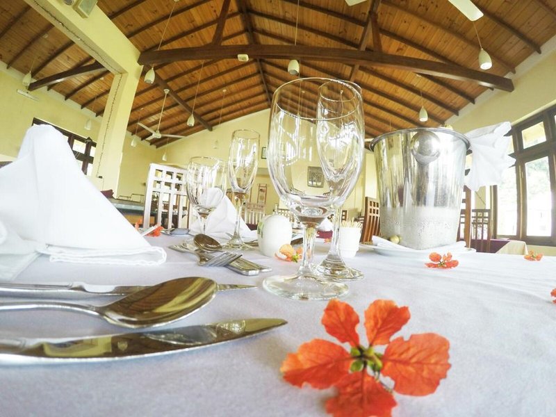 Oak Ray Serene Garden Hotel 7