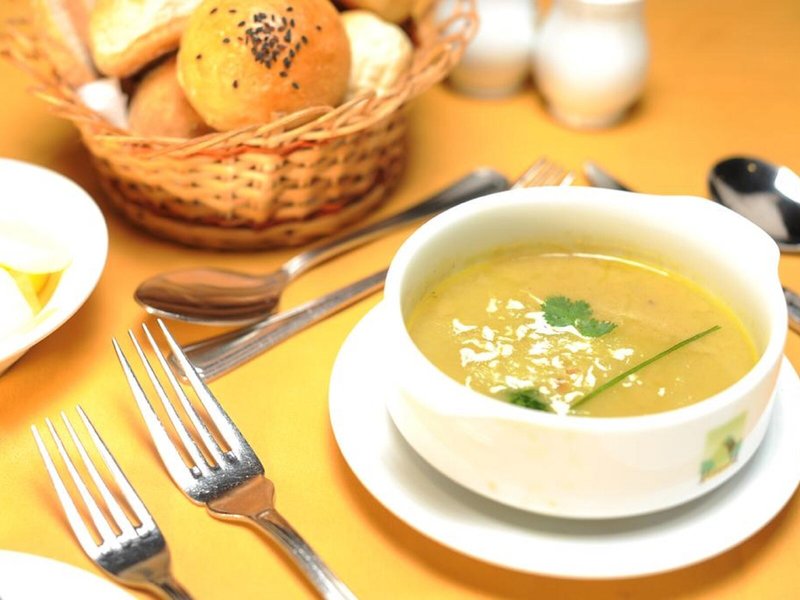 Oak Ray Serene Garden Hotel 8