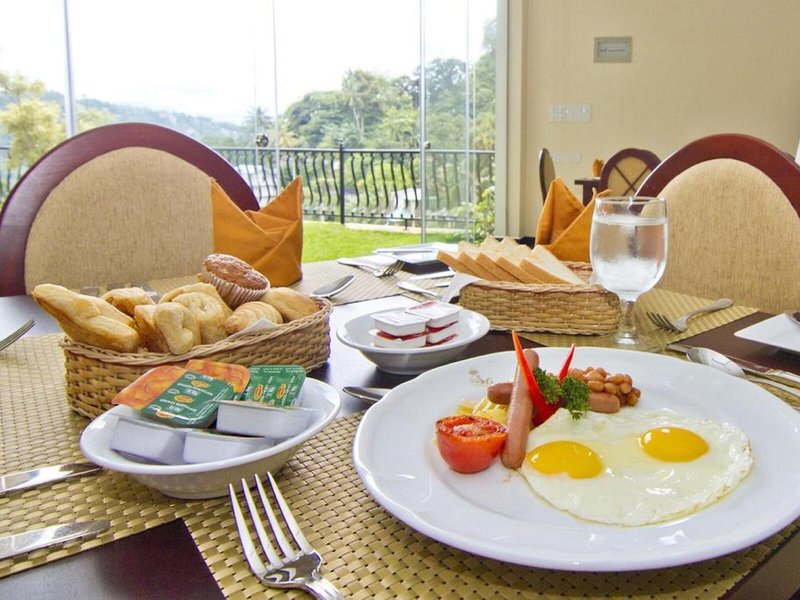 Oak Ray Serene Garden Hotel 10