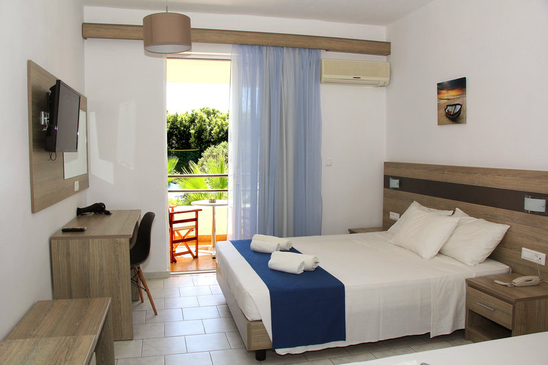 Lardos Bay 10
