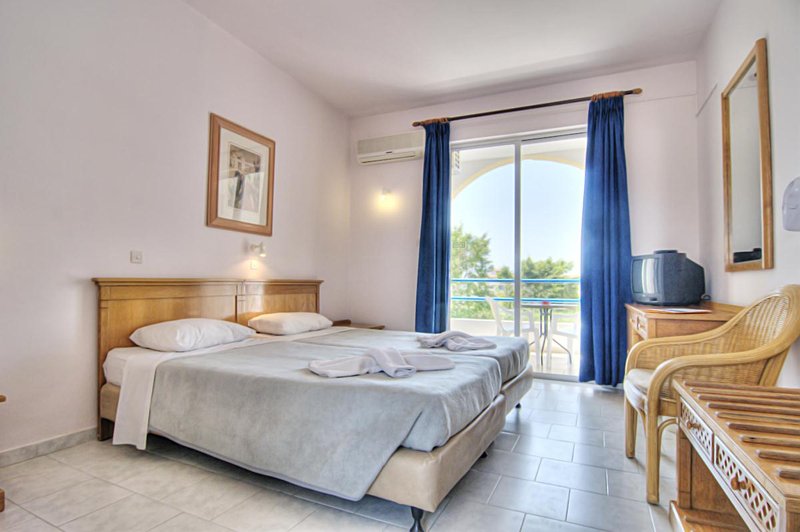 Lardos Bay 8