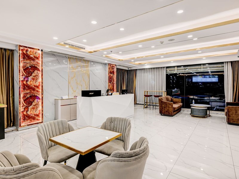 The Travellers Hotel 5