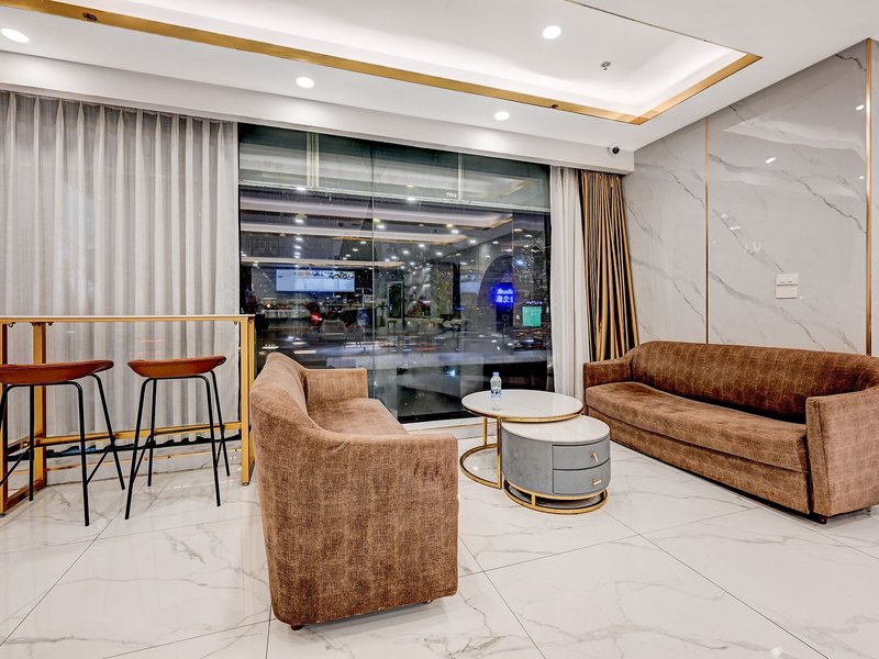 The Travellers Hotel 6