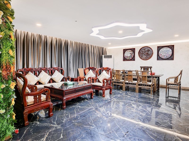 The Travellers Hotel 11