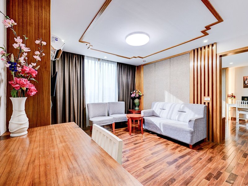 The Travellers Hotel 13
