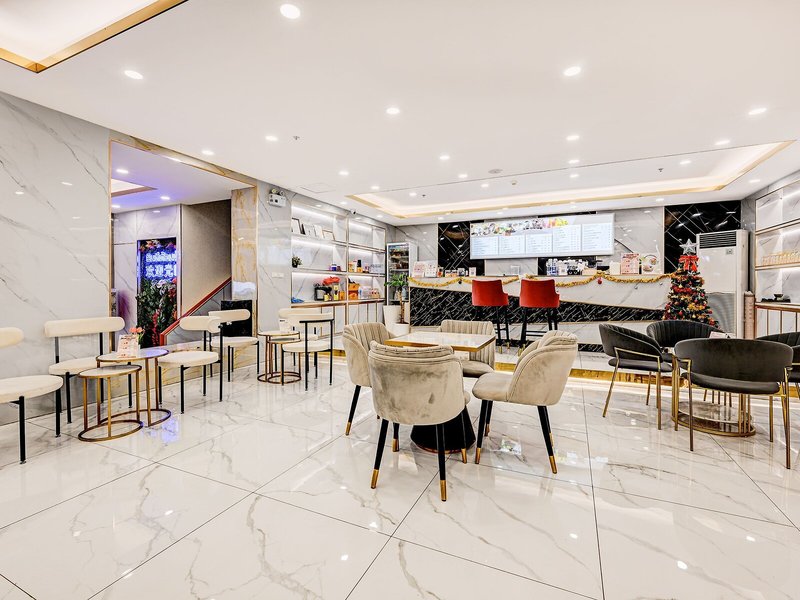 The Travellers Hotel 16