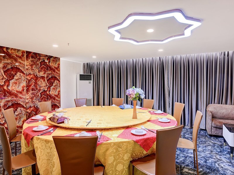 The Travellers Hotel 18