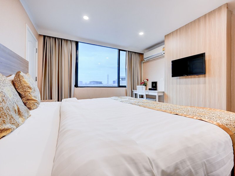 The Travellers Hotel 21