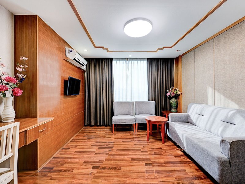 The Travellers Hotel 23