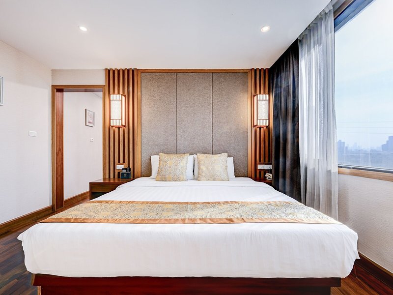 The Travellers Hotel 26