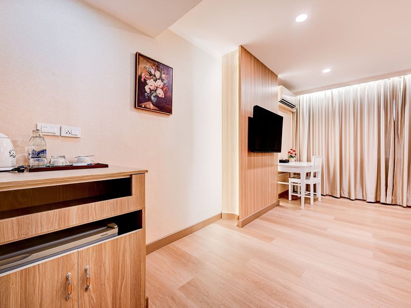 The Travellers Hotel 27