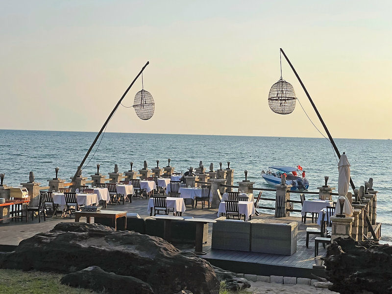 Chen Sea Resort & Spa 11