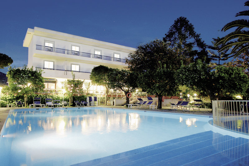 Alpha 3 - Outdoor Pool