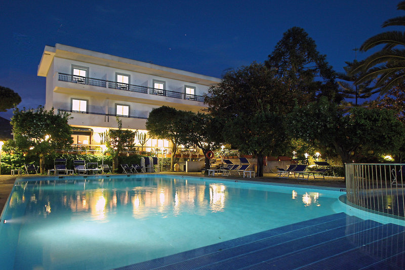 Alpha 4 - Outdoor Pool