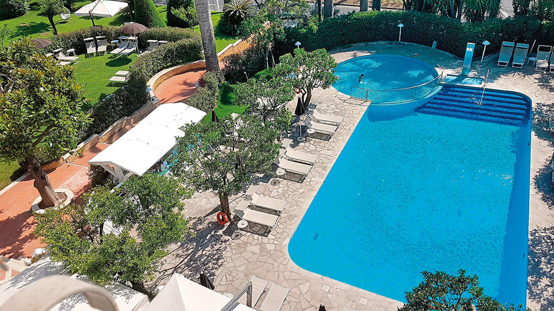Alpha 18 - Outdoor Pool