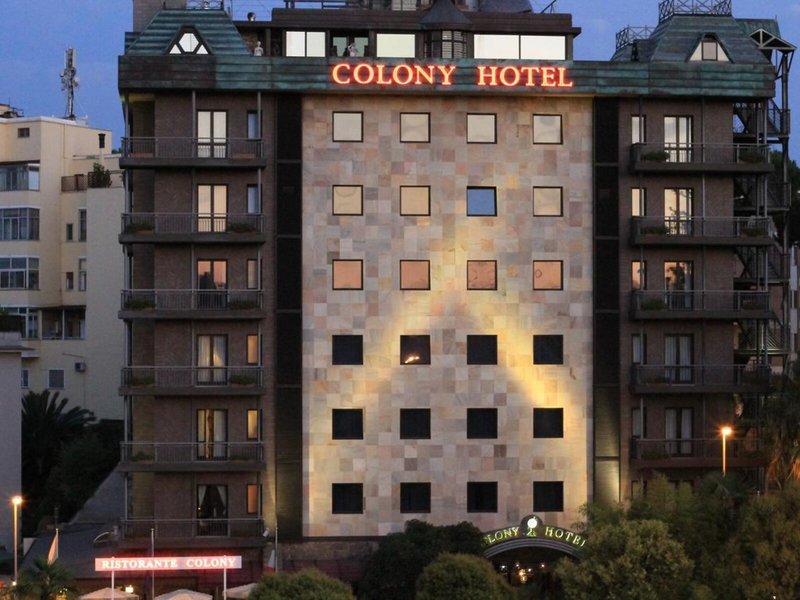 Hotel Colony