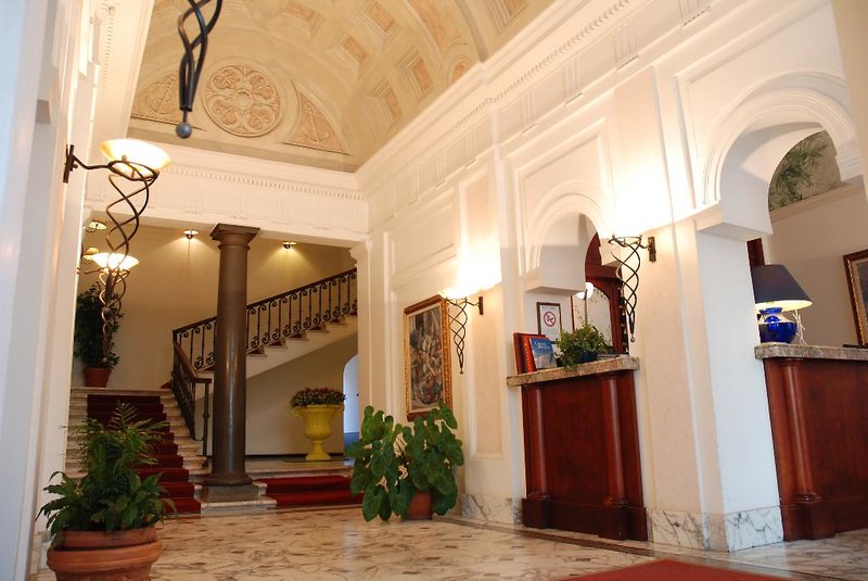 De la Ville Hotel