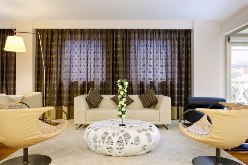Holiday Inn Salerno 4 - Lounge / Lobby