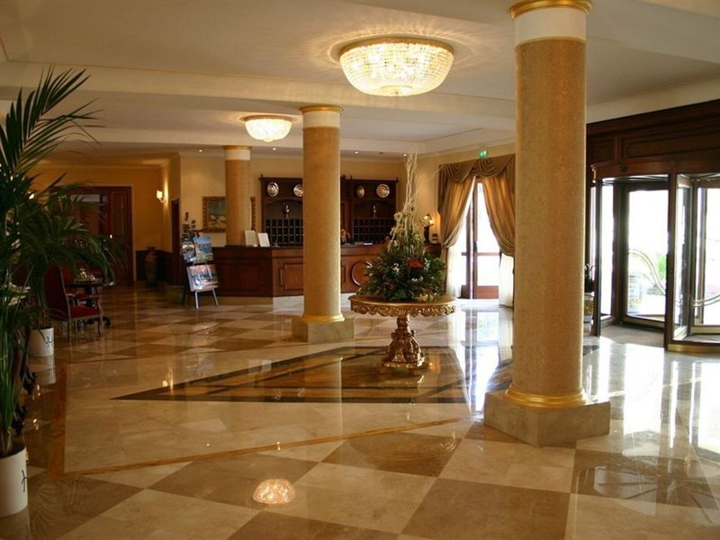 Grand Hotel Palace 10