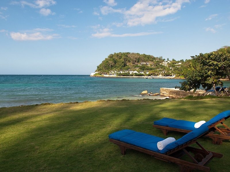 Round Hill Hotel & Villas 14