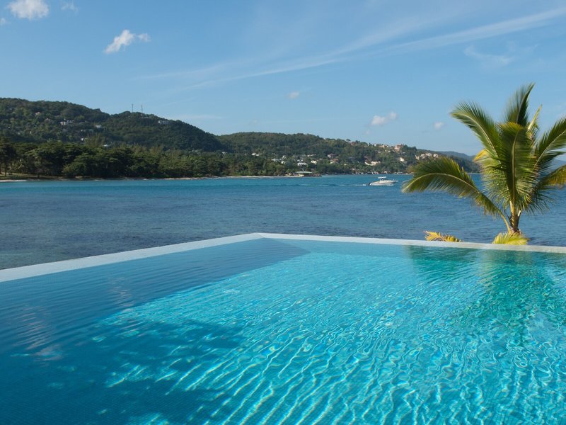 Round Hill Hotel & Villas 20