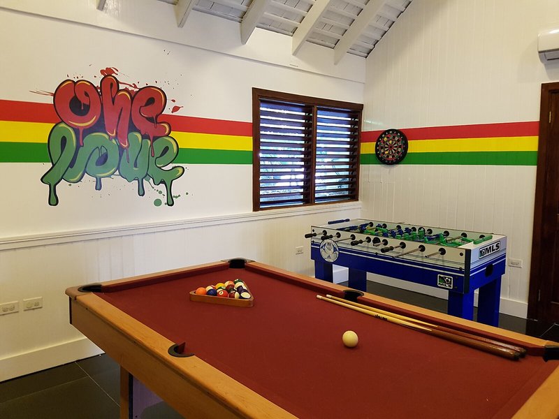 Round Hill Hotel & Villas 42