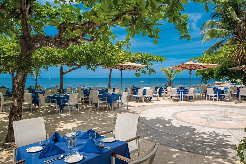 Round Hill Hotel & Villas 11