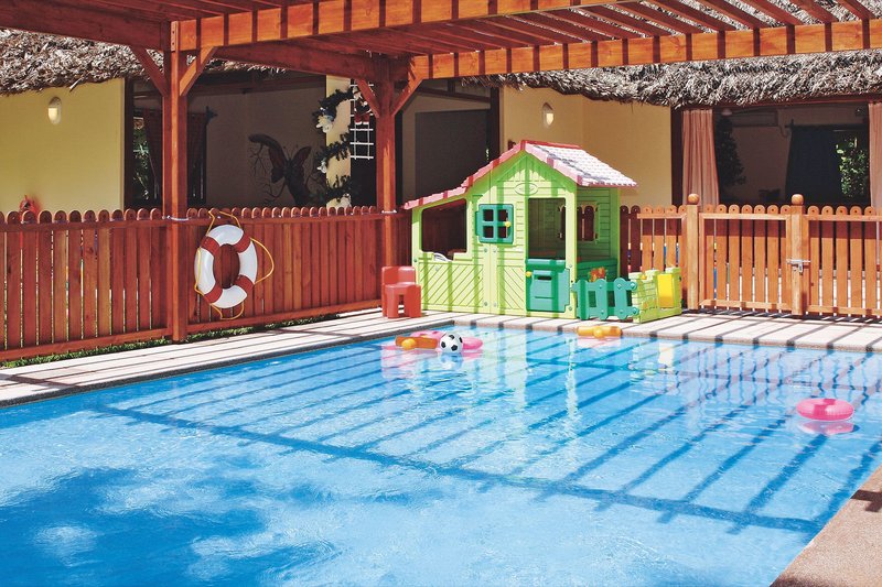 Constance Lemuria 10