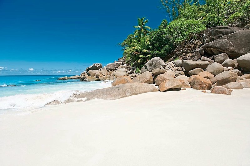 Constance Lemuria 15