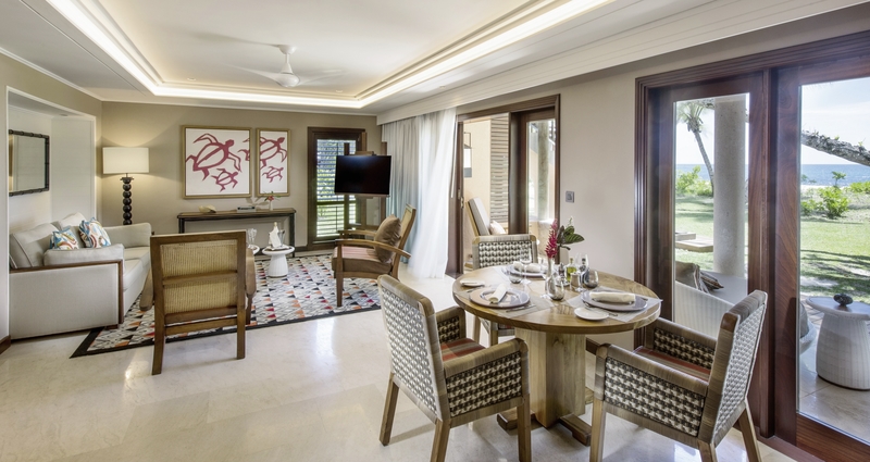 Constance Lemuria 23