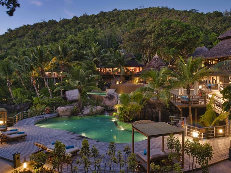 Constance Lemuria 22