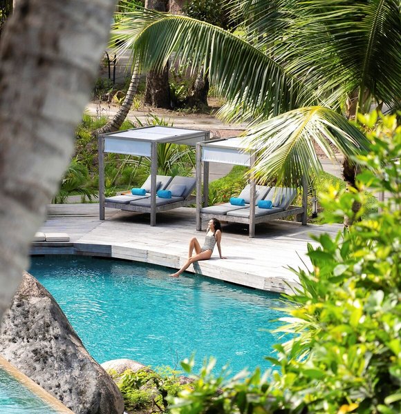 Constance Lemuria 25