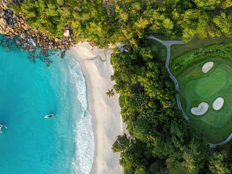 Constance Lemuria 20