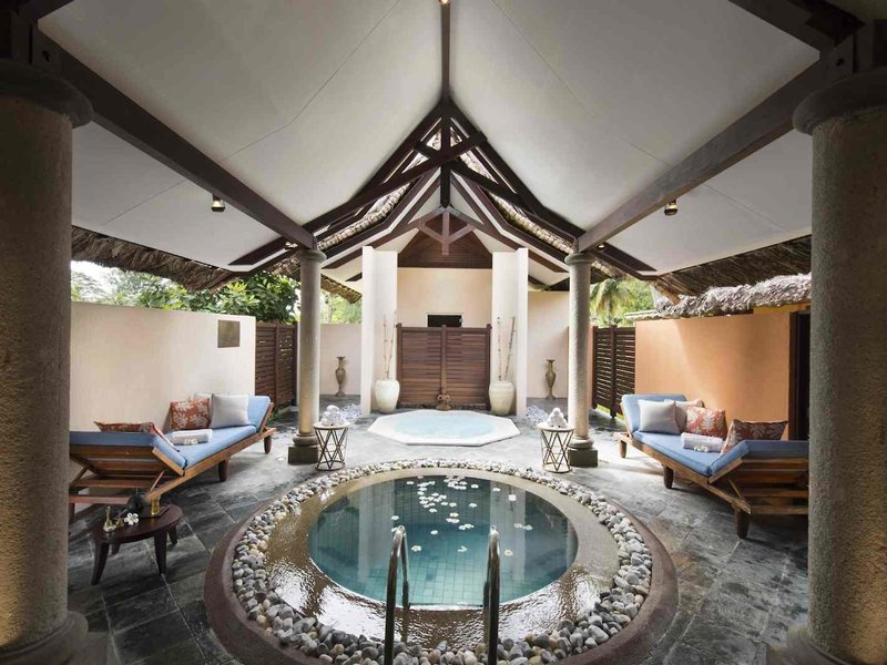 Constance Lemuria 23